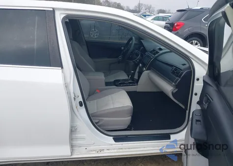 2014 Toyota Camry Le z USA, uszkodzony, nr VIN 4T1BF1FK4EU869377